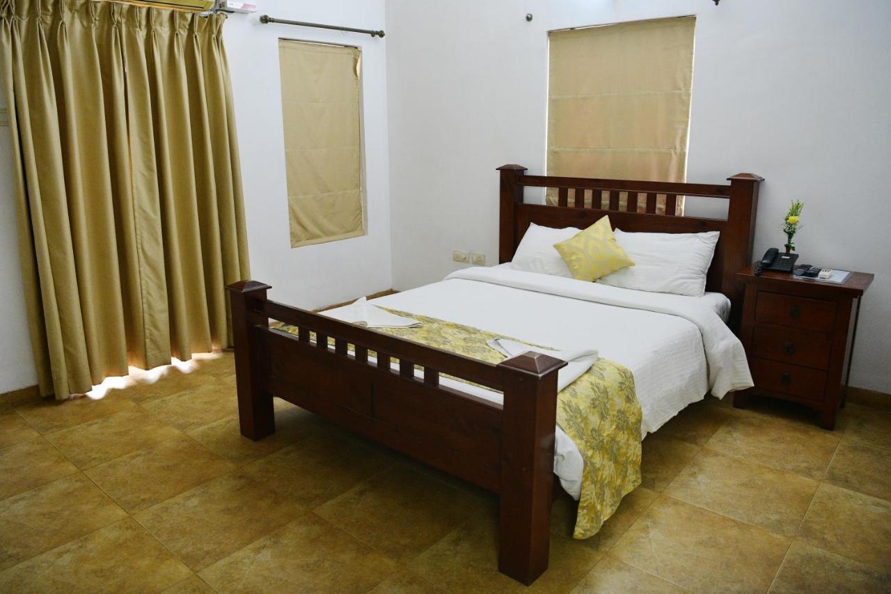 White Square Nirvana, Parra Mapusa Ngoại thất bức ảnh