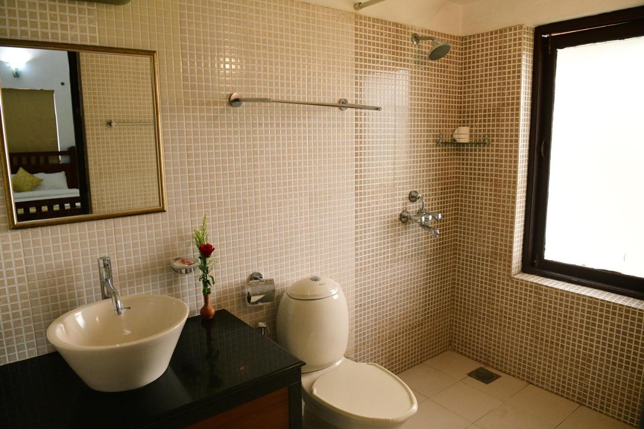 White Square Nirvana, Parra Mapusa Ngoại thất bức ảnh