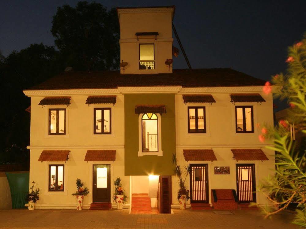 White Square Nirvana, Parra Mapusa Ngoại thất bức ảnh