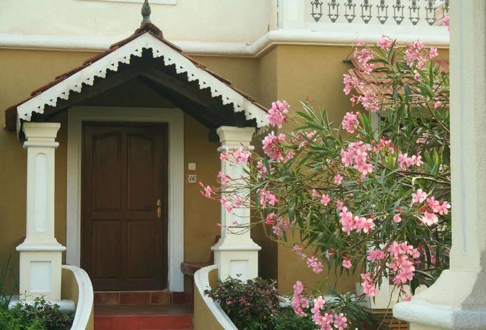 White Square Nirvana, Parra Mapusa Ngoại thất bức ảnh
