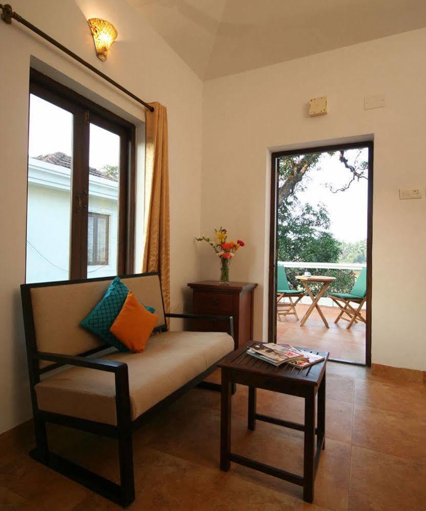 White Square Nirvana, Parra Mapusa Ngoại thất bức ảnh