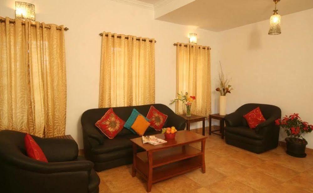 White Square Nirvana, Parra Mapusa Ngoại thất bức ảnh