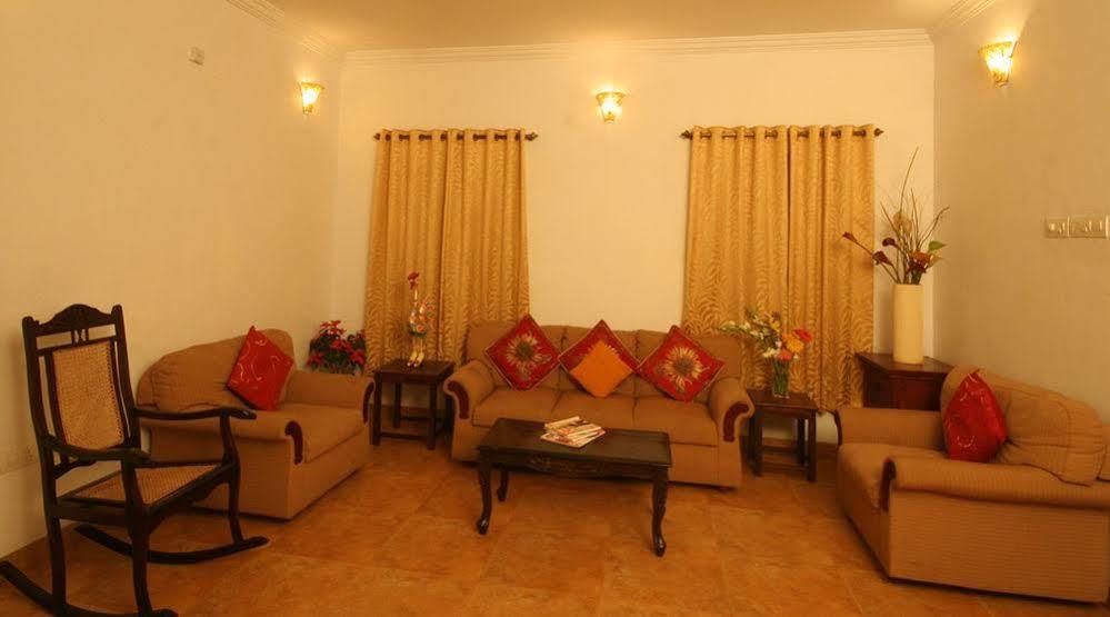 White Square Nirvana, Parra Mapusa Ngoại thất bức ảnh