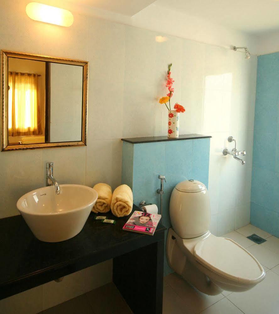 White Square Nirvana, Parra Mapusa Ngoại thất bức ảnh