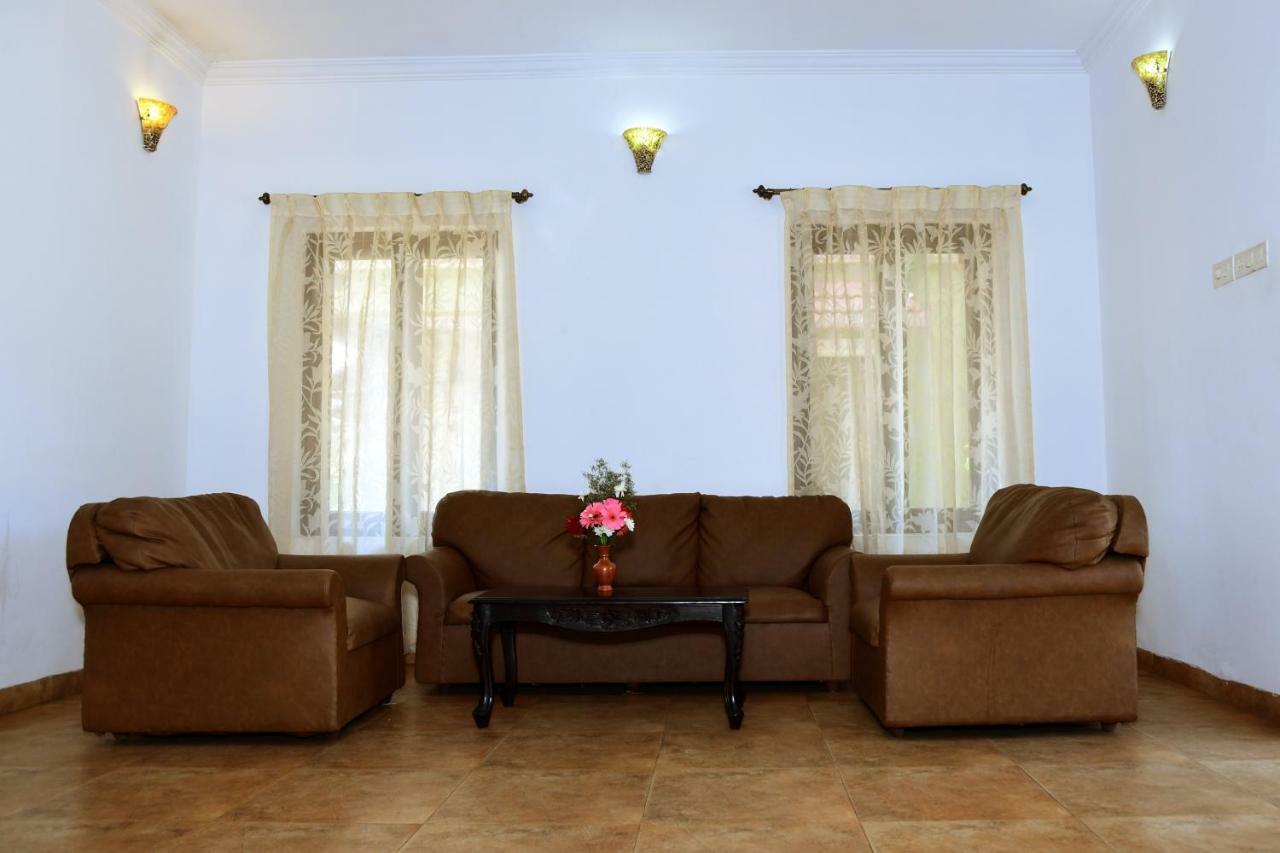 White Square Nirvana, Parra Mapusa Ngoại thất bức ảnh