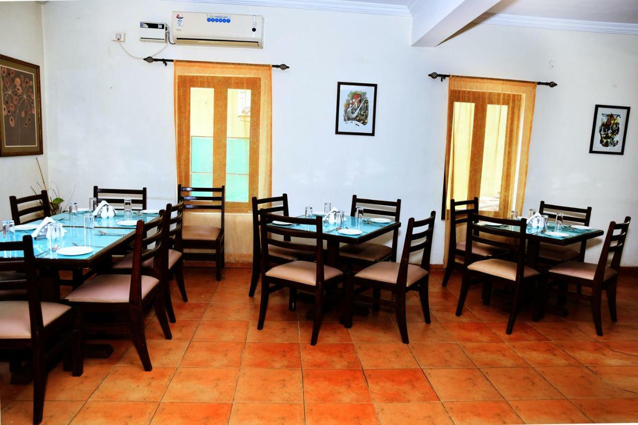 White Square Nirvana, Parra Mapusa Ngoại thất bức ảnh